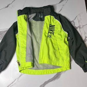 3t/5t Nike windbreaker’s lot